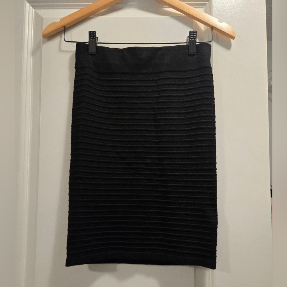 Dynamite Black Textured Bandage Pencil Skirt. Size XS.